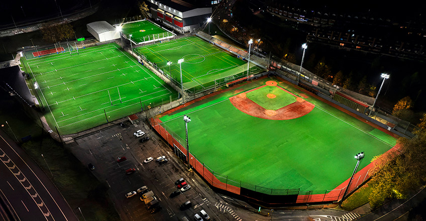 instalaciones deportivas iluminadas